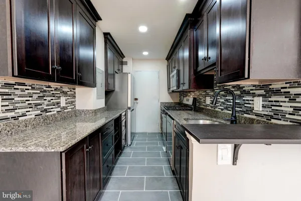 $179,900 | 1900 Lyttonsville Road, Unit 211, Silver Spring, MD 20910