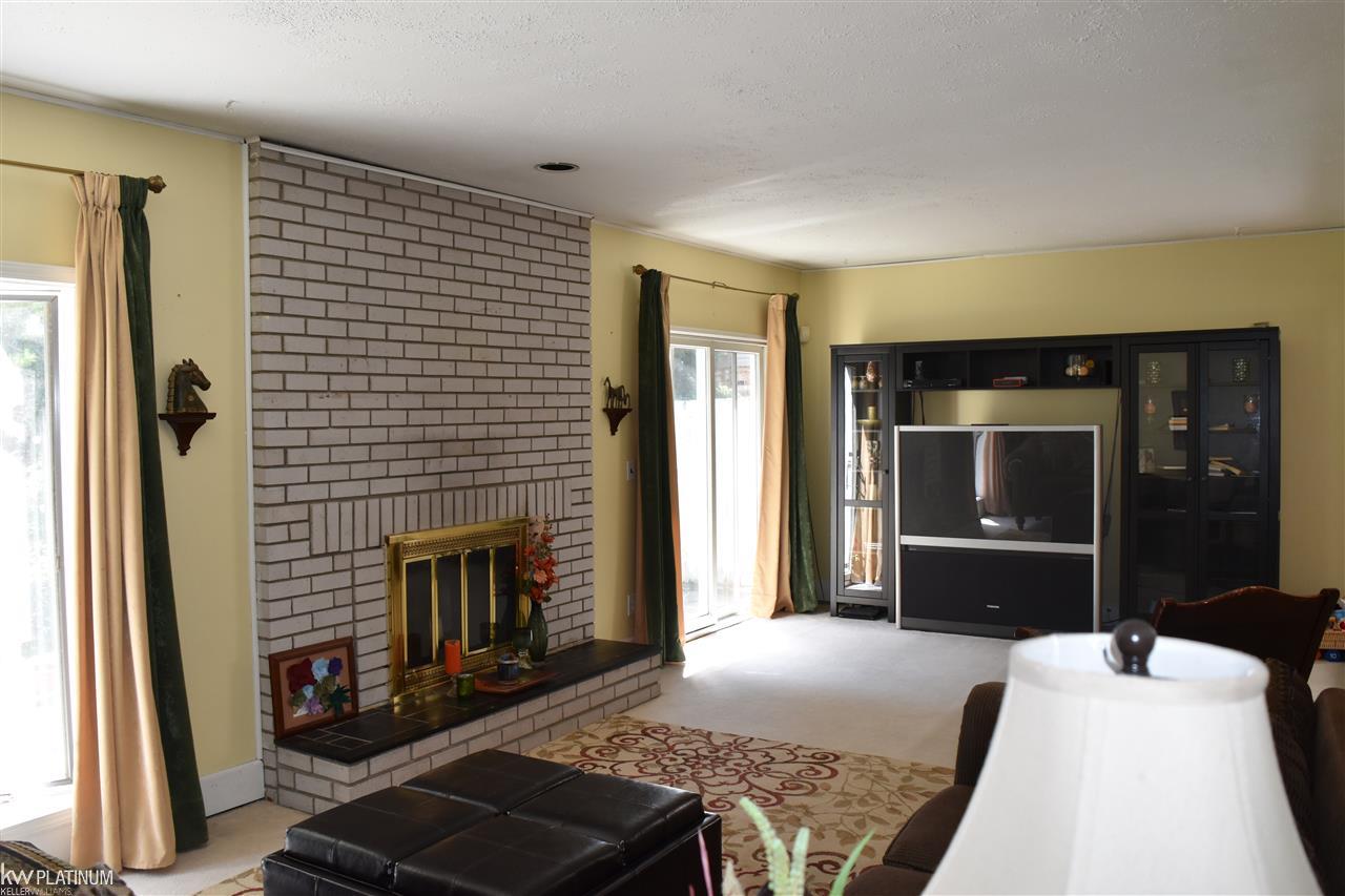 47040 Barbara Road Macomb, MI 48044 - Photo 12 of 32 31327539-11.JPG