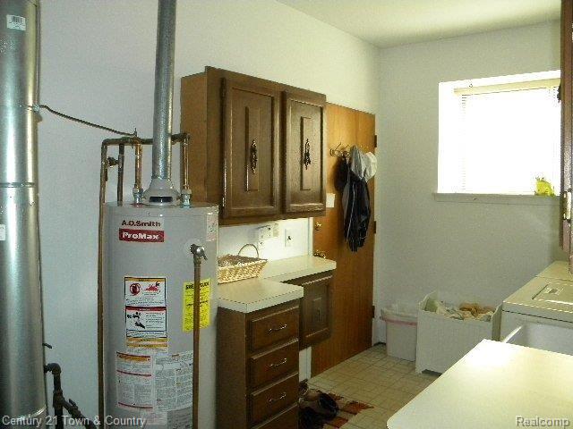 751 Oak Brook Ridge Drive, Unit 112 Rochester, MI 48307 - Photo 15 of 15 mud room.jpg