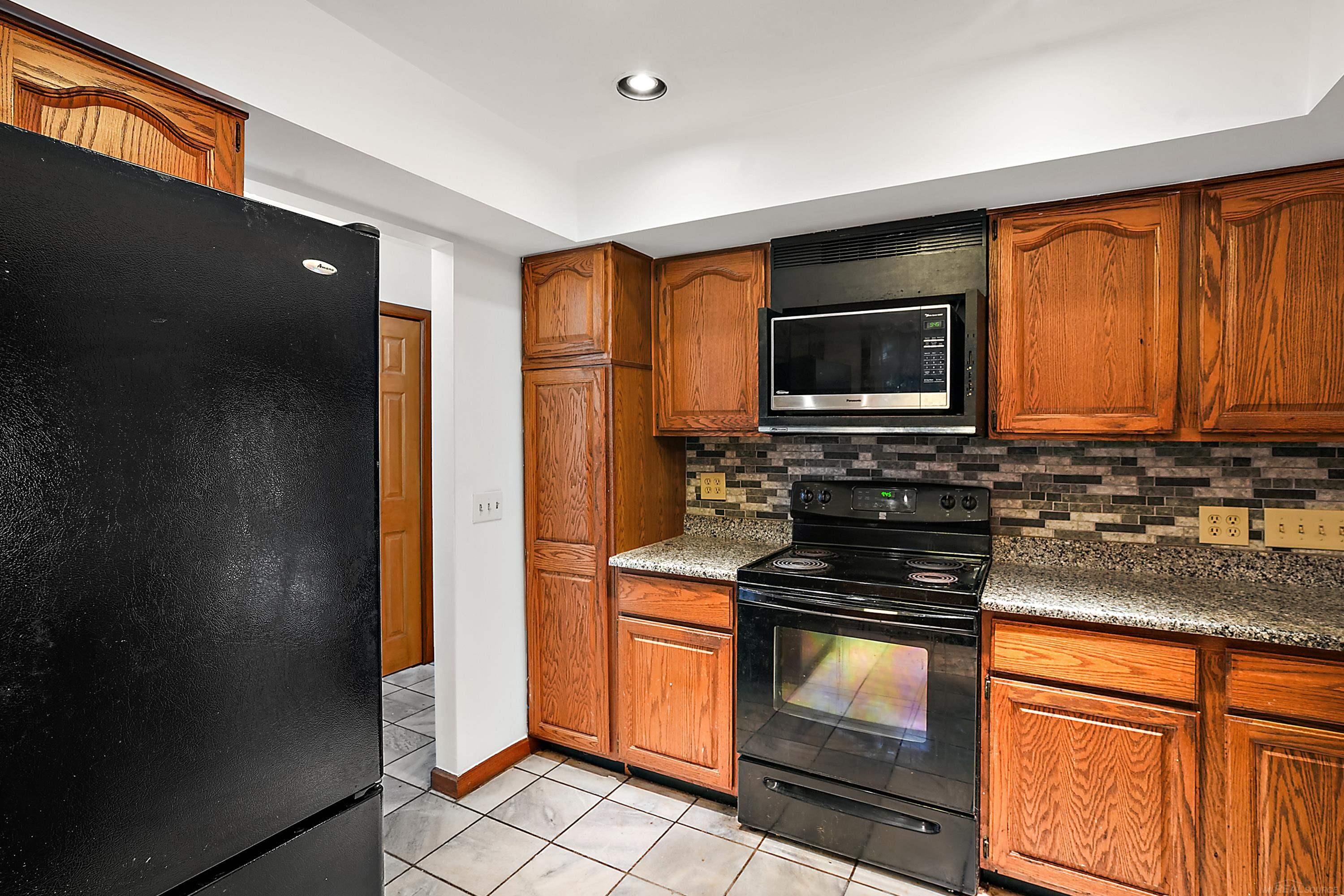 11535 Longden Pinckney, MI 48169 - Photo 13 of 75 50214482-c0e8deeb-4b9d-42b8-b6df-754c22daa6ee.JPG
