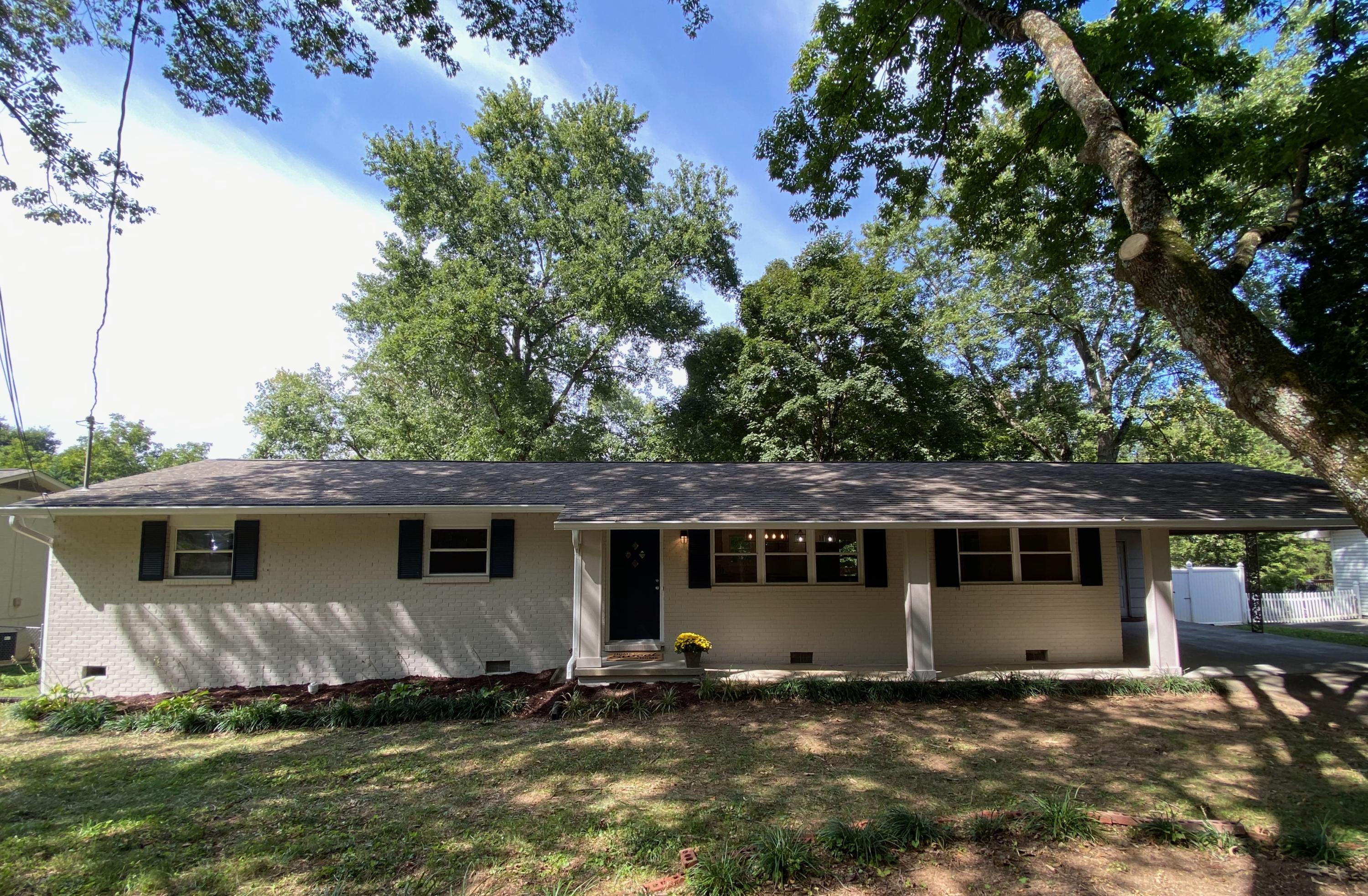 213 Wakefield Road Knoxville, TN 37922 - Photo 1 of 25 1