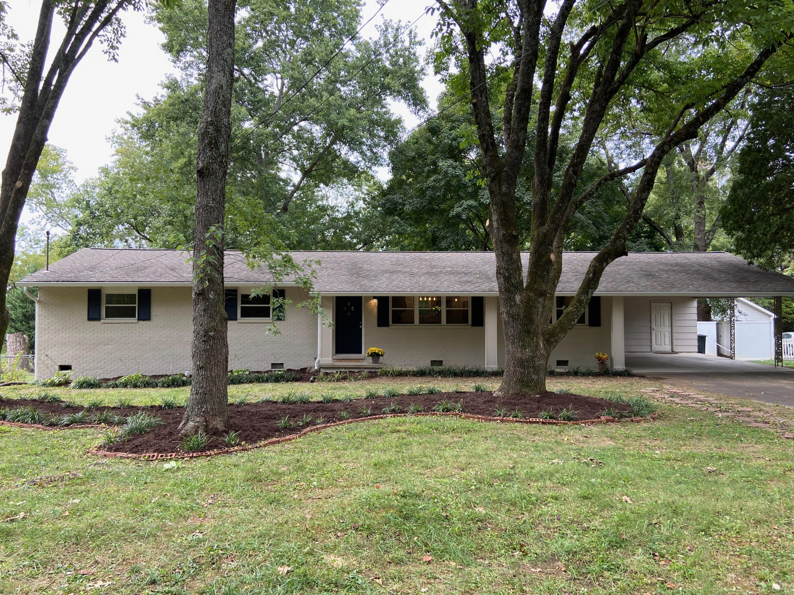 213 Wakefield Road Knoxville, TN 37922 - Photo 2 of 25 2