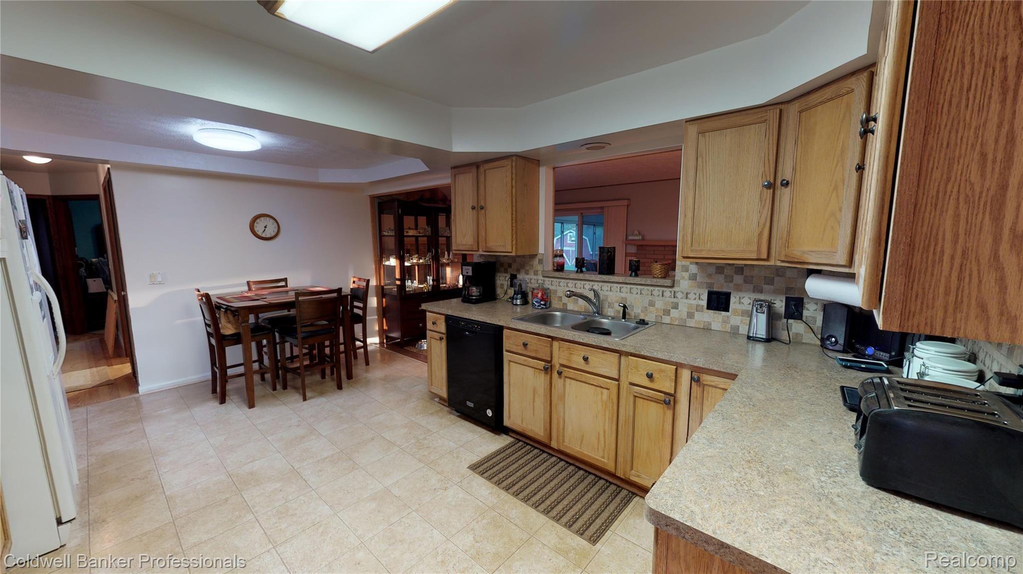 260 North Tipsico Lake Road Highland, MI 48357 - Photo 8 of 33 Kitchen 3.jpg