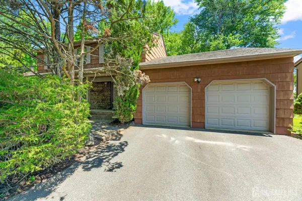 $929,900 | 11 Aspen Circle, Edison, NJ 08820