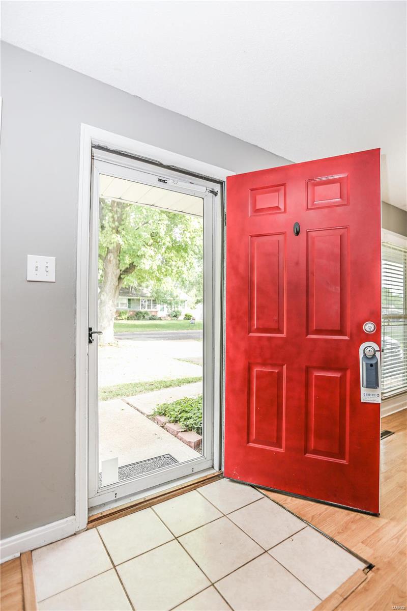 2828 Arnold Road St. Louis, MO 63125 - Photo 3 of 24