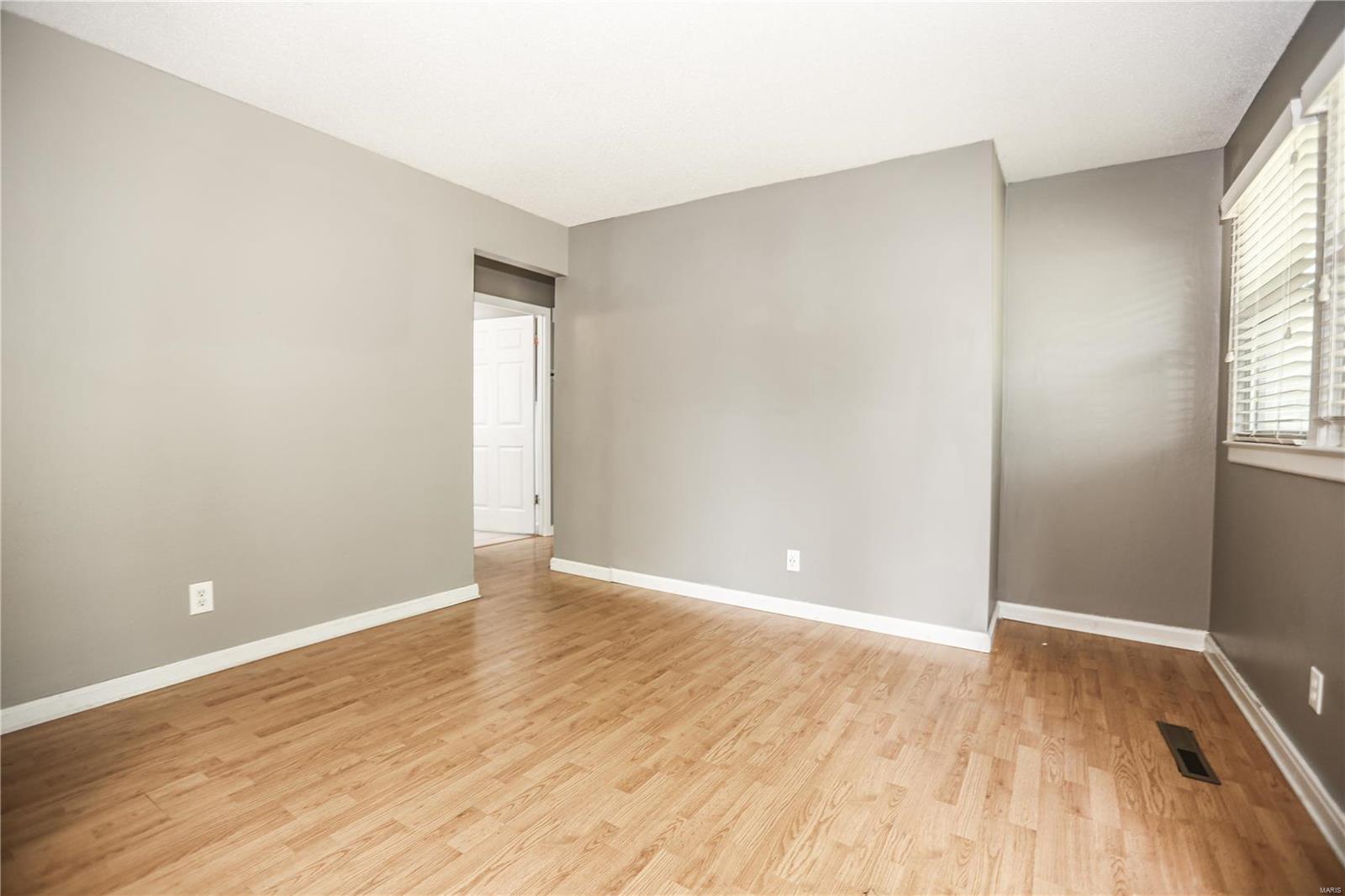 2828 Arnold Road St. Louis, MO 63125 - Photo 4 of 24