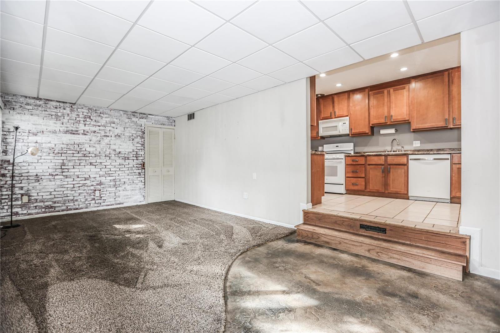 2828 Arnold Road St. Louis, MO 63125 - Photo 9 of 24