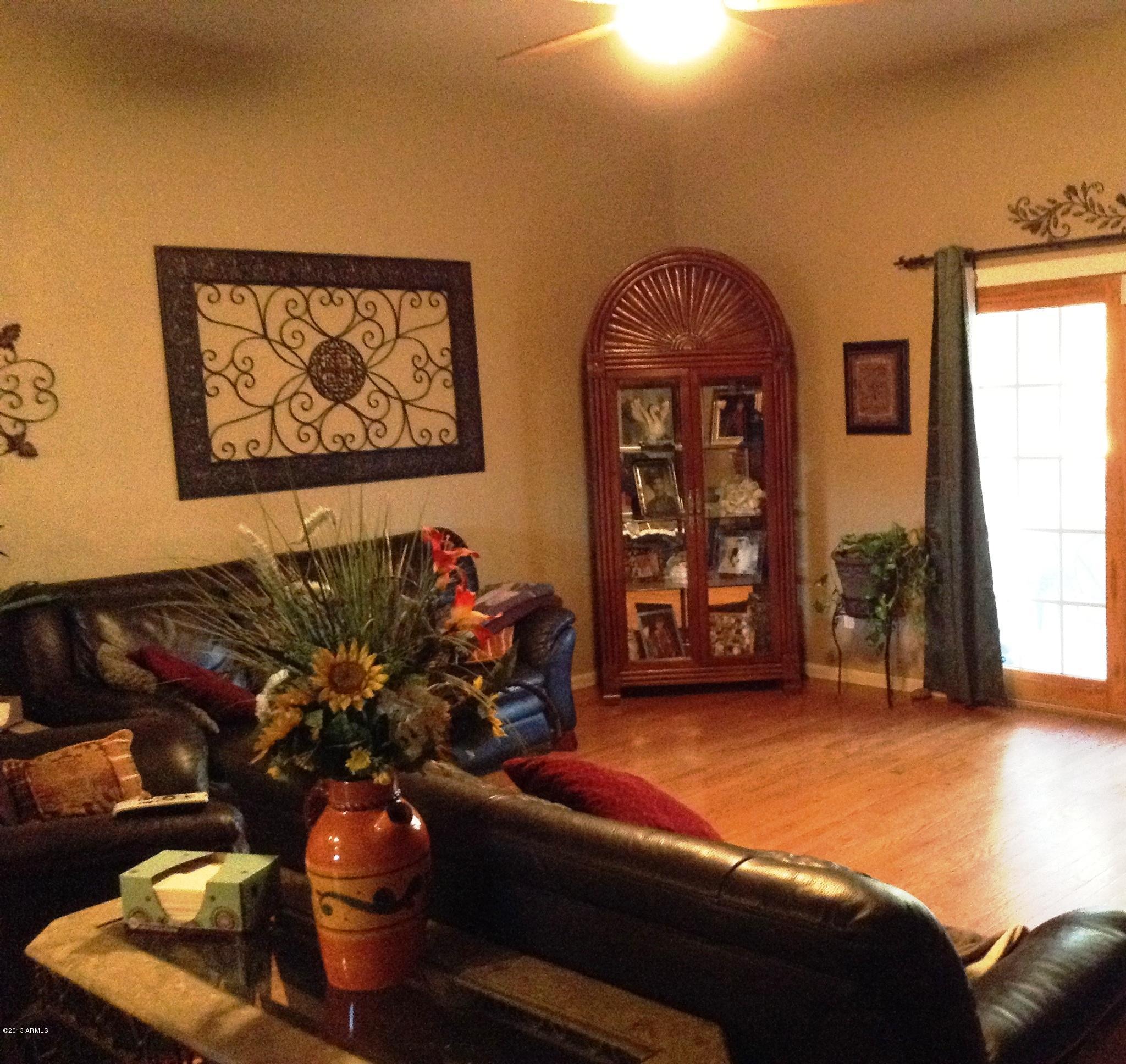 216 East Smoke Tree Road Gilbert, AZ 85296 - Photo 2 of 18 Great Room