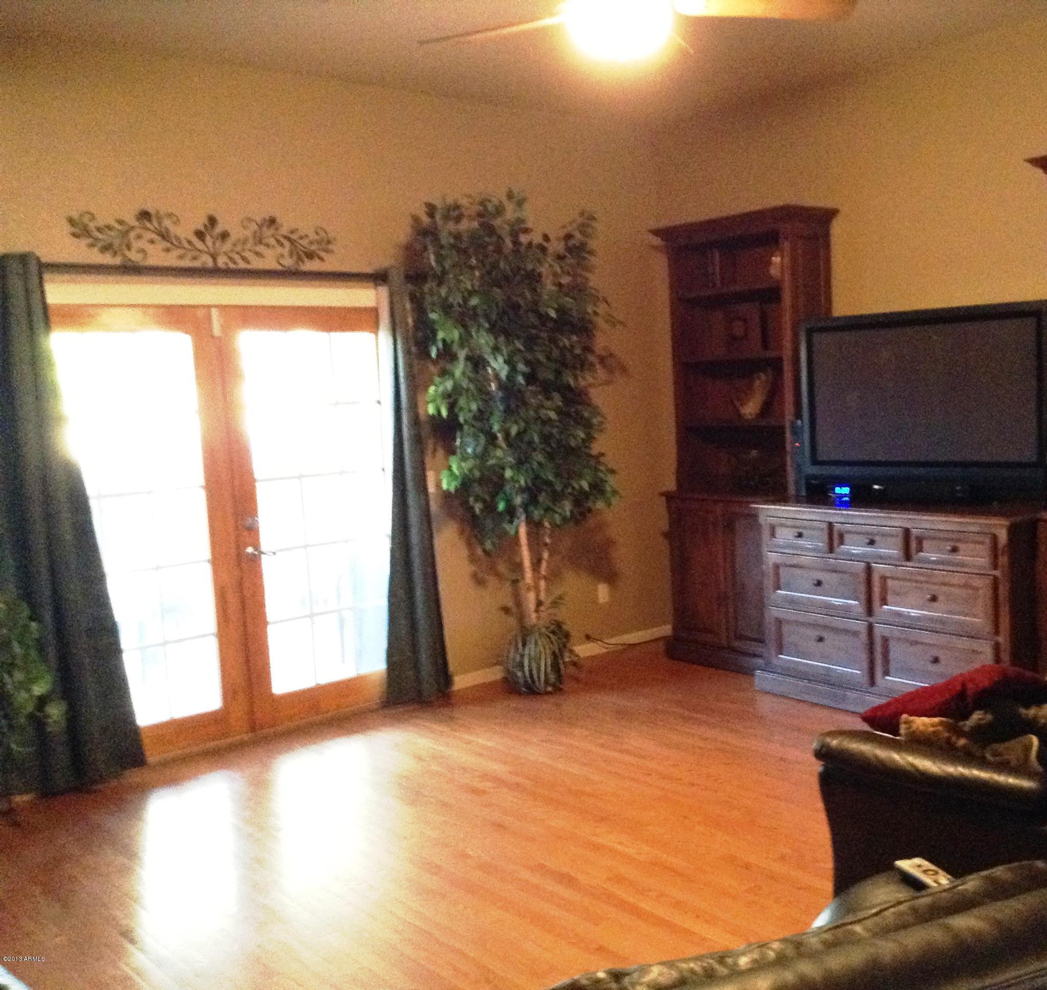 216 East Smoke Tree Road Gilbert, AZ 85296 - Photo 3 of 18 Great Room 2