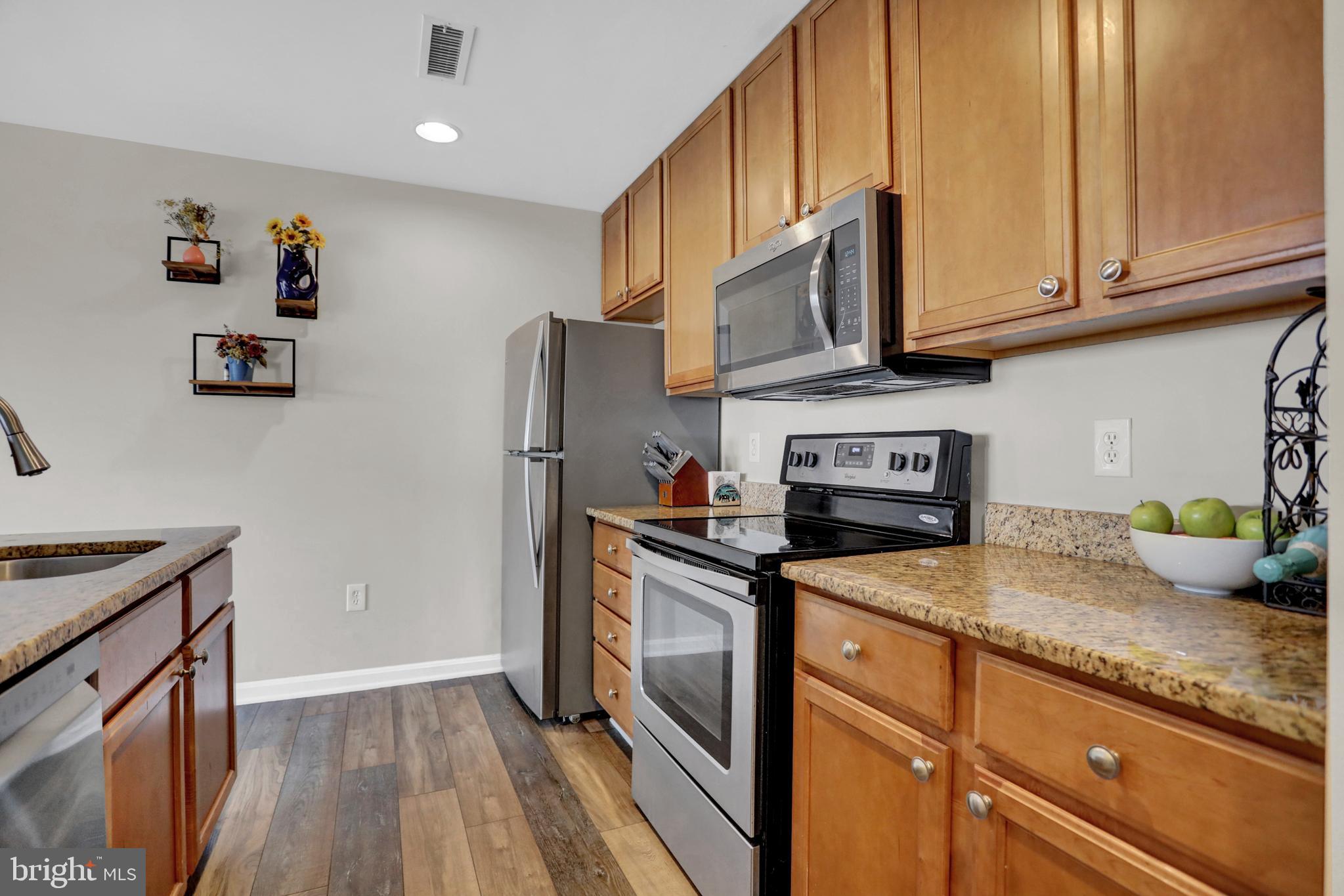 2702 Lighthouse Point East, Unit 532 Baltimore, MD 21224 - Photo 5 of 66 Granite Countertops