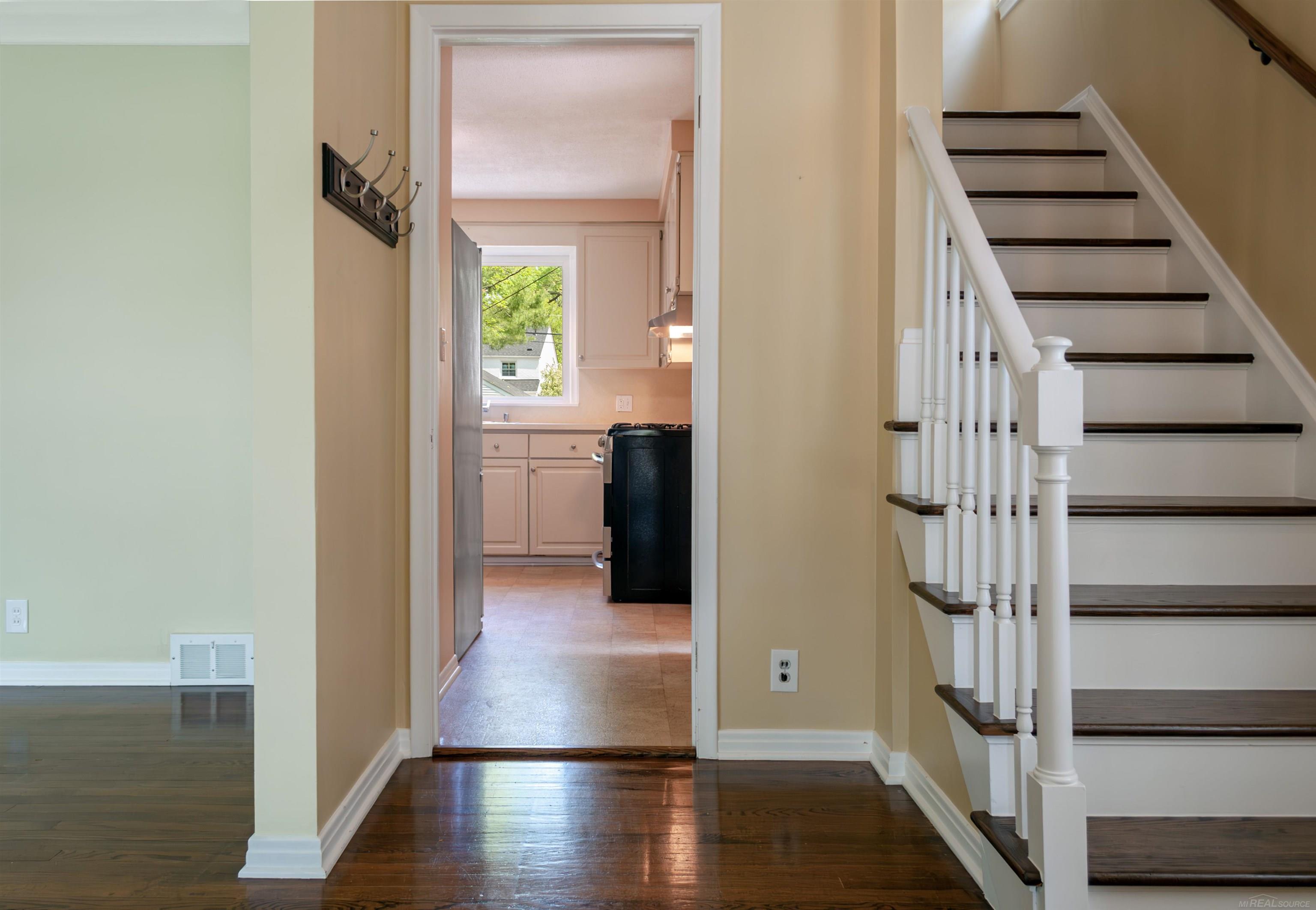 1772 Prestwick Road Grosse Pointe Woods, MI 48236 - Photo 4 of 58