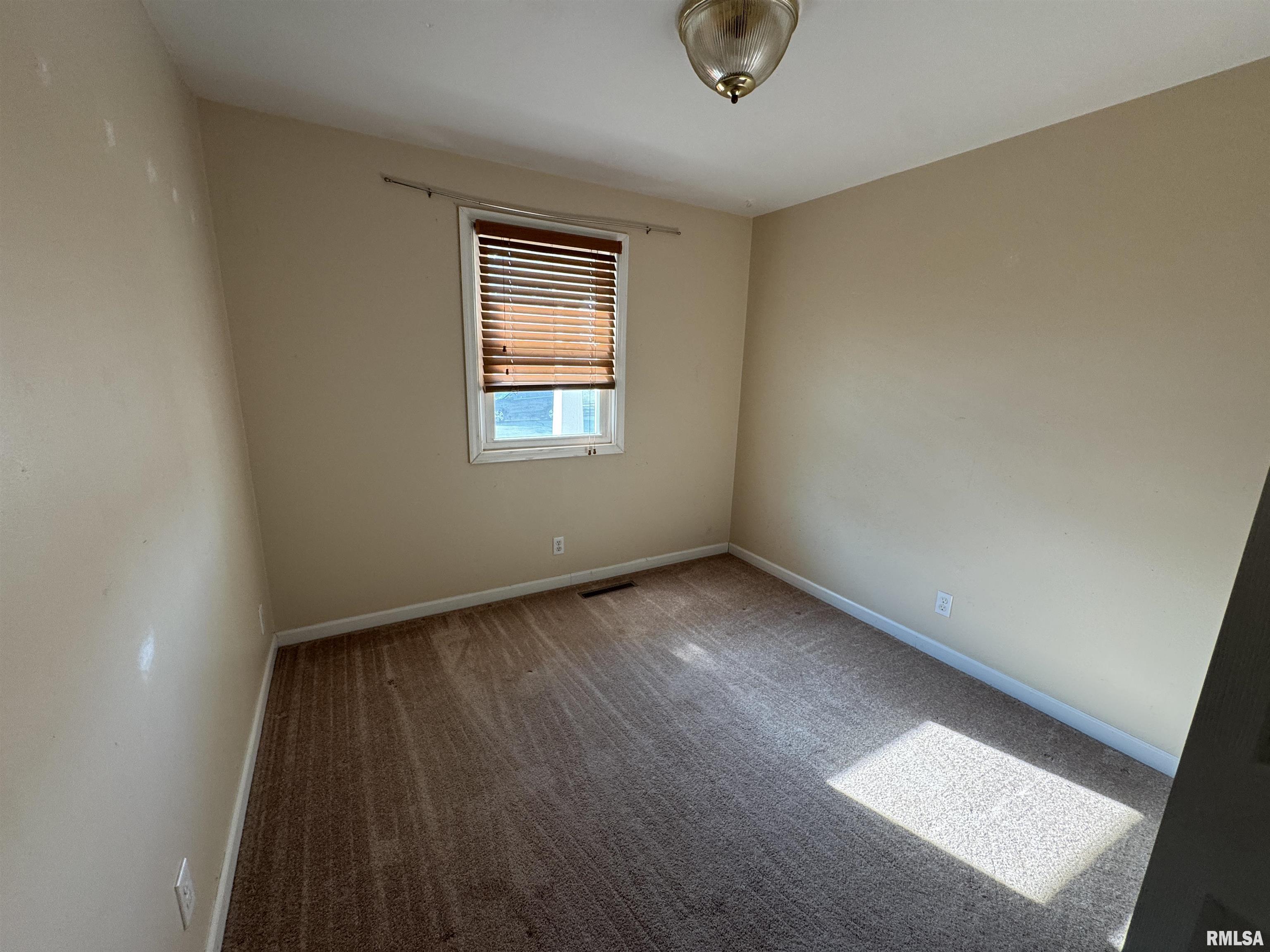 707 Devonshire Road Washington, IL 61571 - Photo 13 of 23 Gallery Image 13