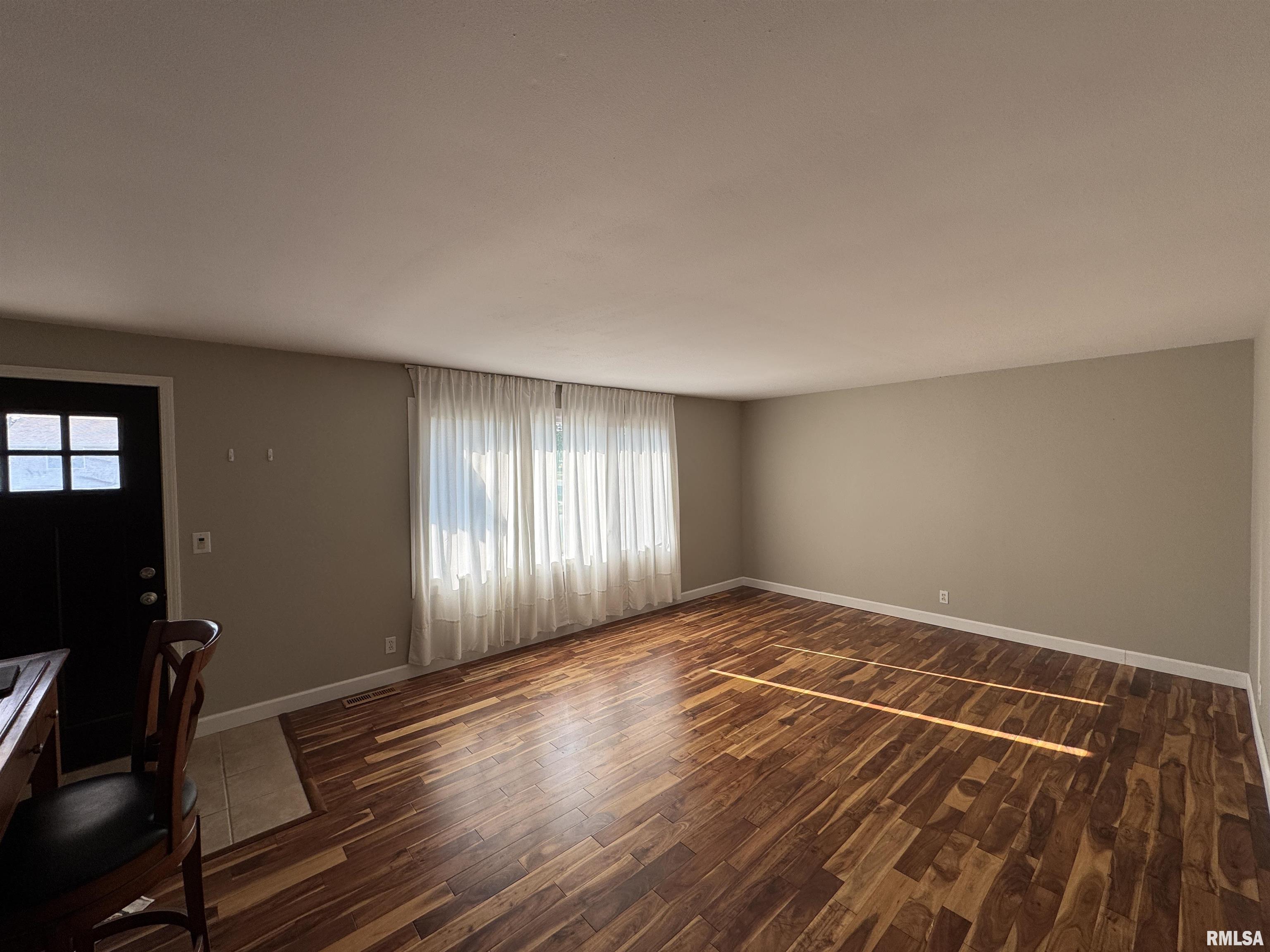 707 Devonshire Road Washington, IL 61571 - Photo 4 of 23 Gallery Image 4