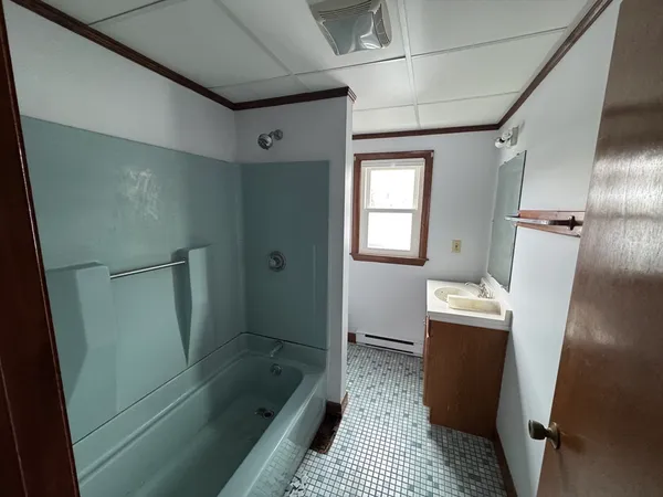 $1,650 | 156 Barrows Street, Unit 3, Norton, MA 02766
