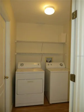 a view of empty room with window