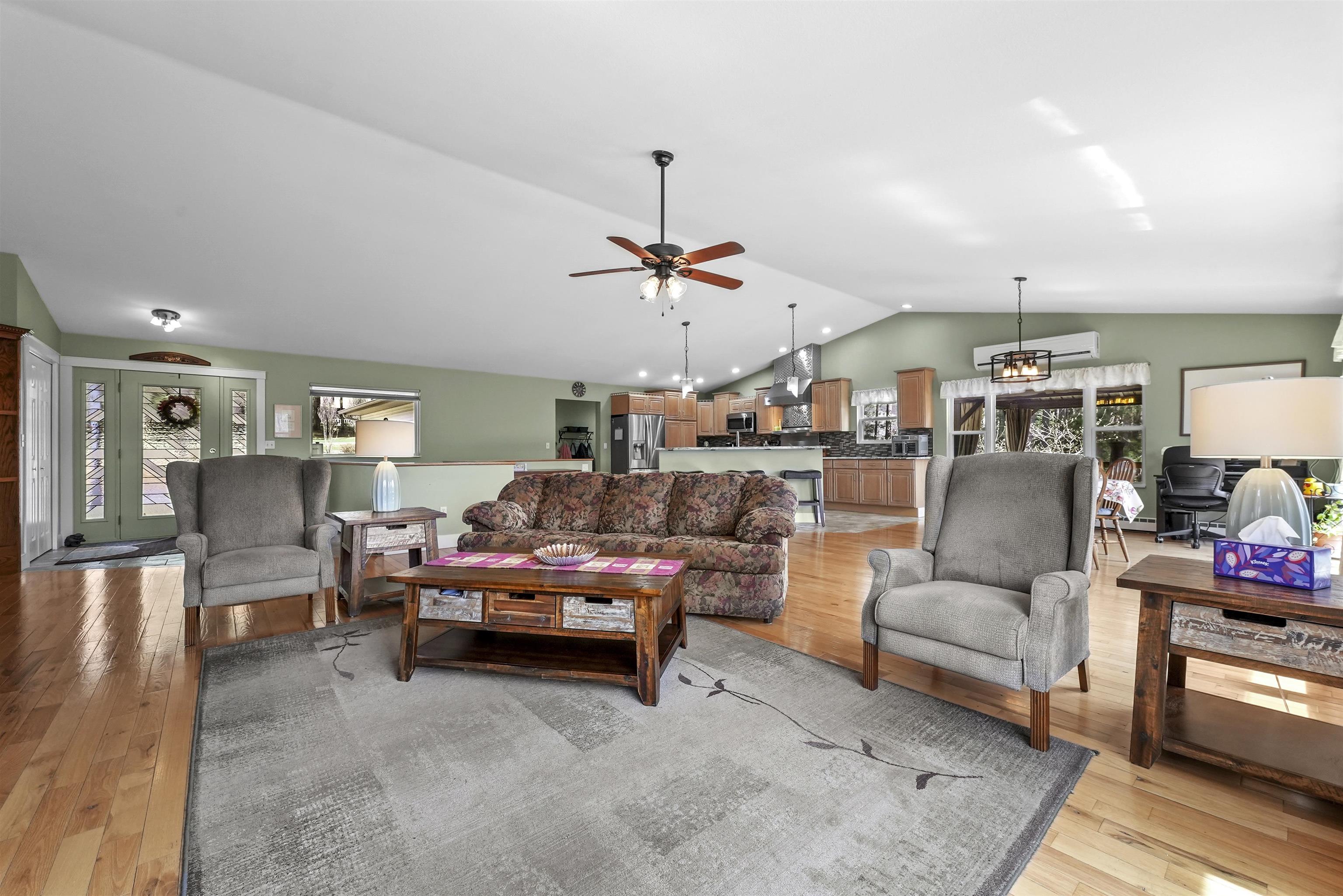 1660 High Road Roscommon, MI 48653 - Photo 9 of 68 1933741-c4f44cdd-19c6-46e1-8703-0c54988272e0.JPG