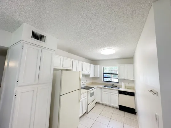 $2,390 | 3000 Norwood Place, Unit N102, Boca Raton, FL 33431