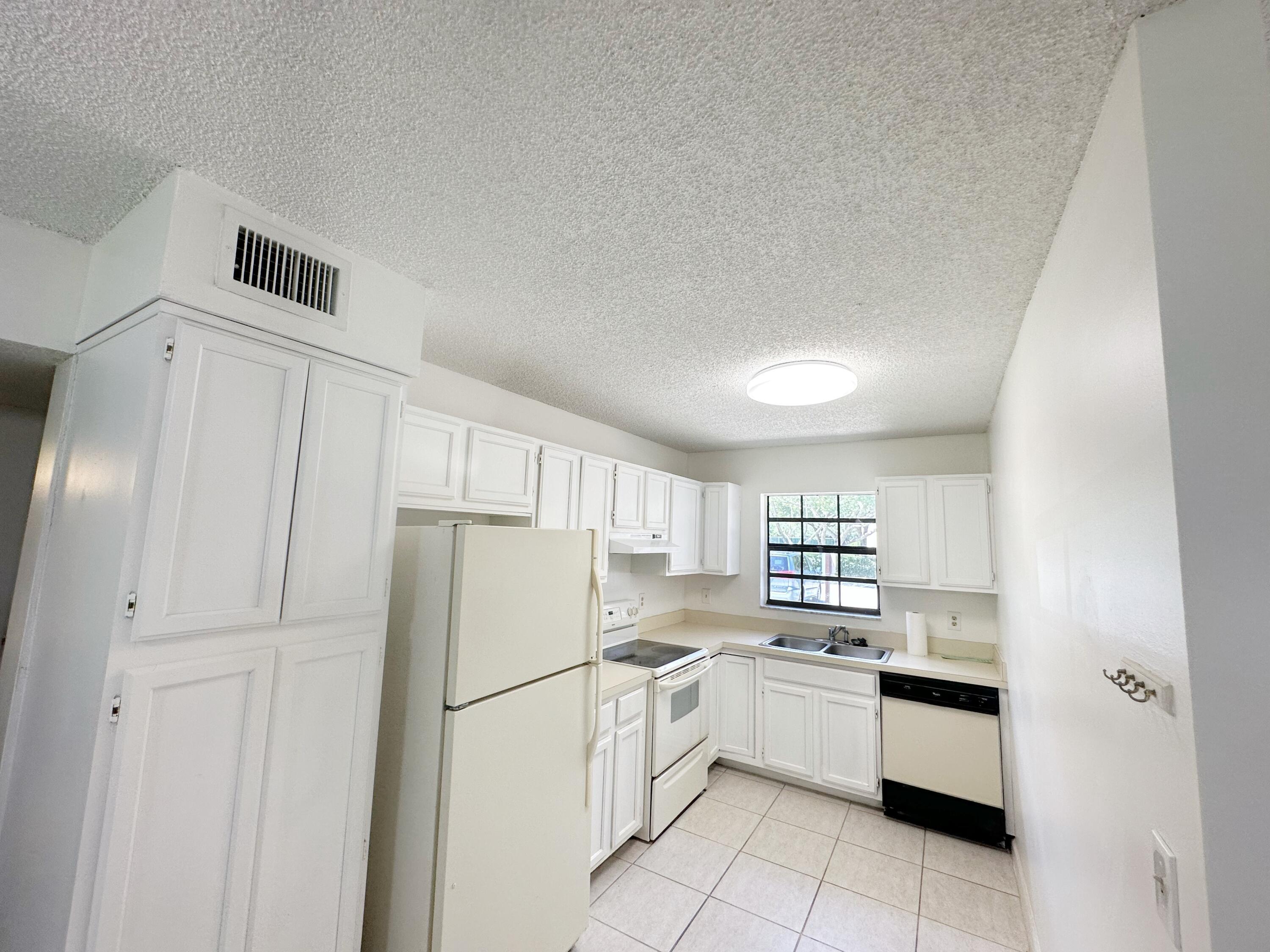 3000 Norwood Place, Unit N102 Boca Raton, FL 33431 - Photo 11 of 24 6D9A07F1-926F-4AA0-B5E1-23E627BF8244