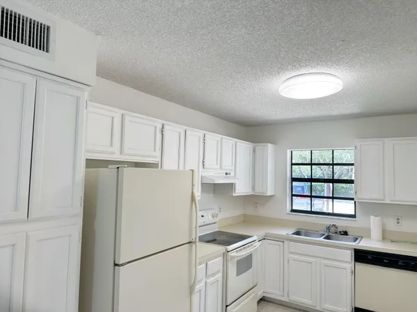 $2,390 | 3000 Norwood Place, Unit N102, Boca Raton, FL 33431