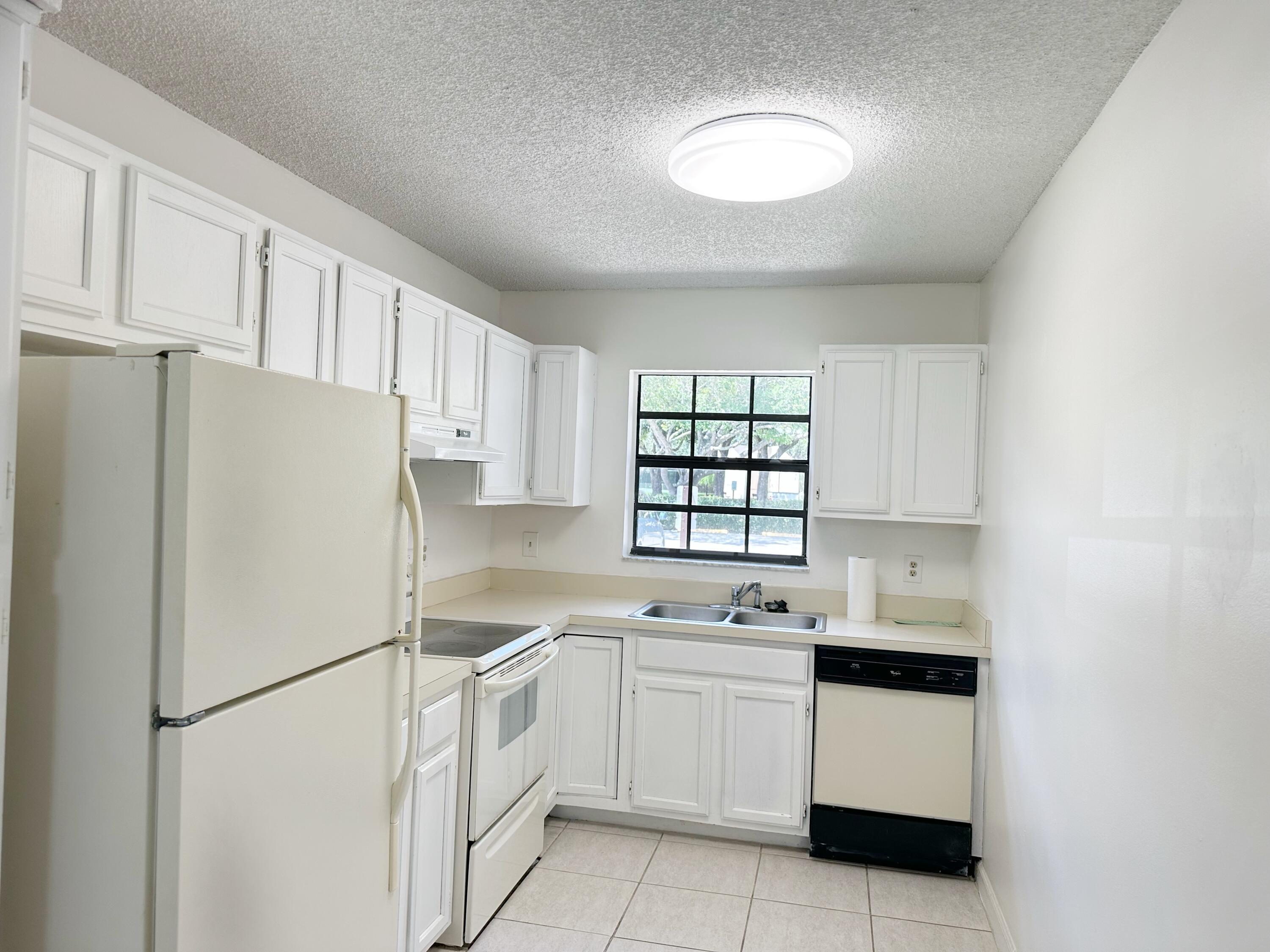 3000 Norwood Place, Unit N102 Boca Raton, FL 33431 - Photo 14 of 24 A061C5FB-8AFE-44D7-9379-CD9724EB1E6B