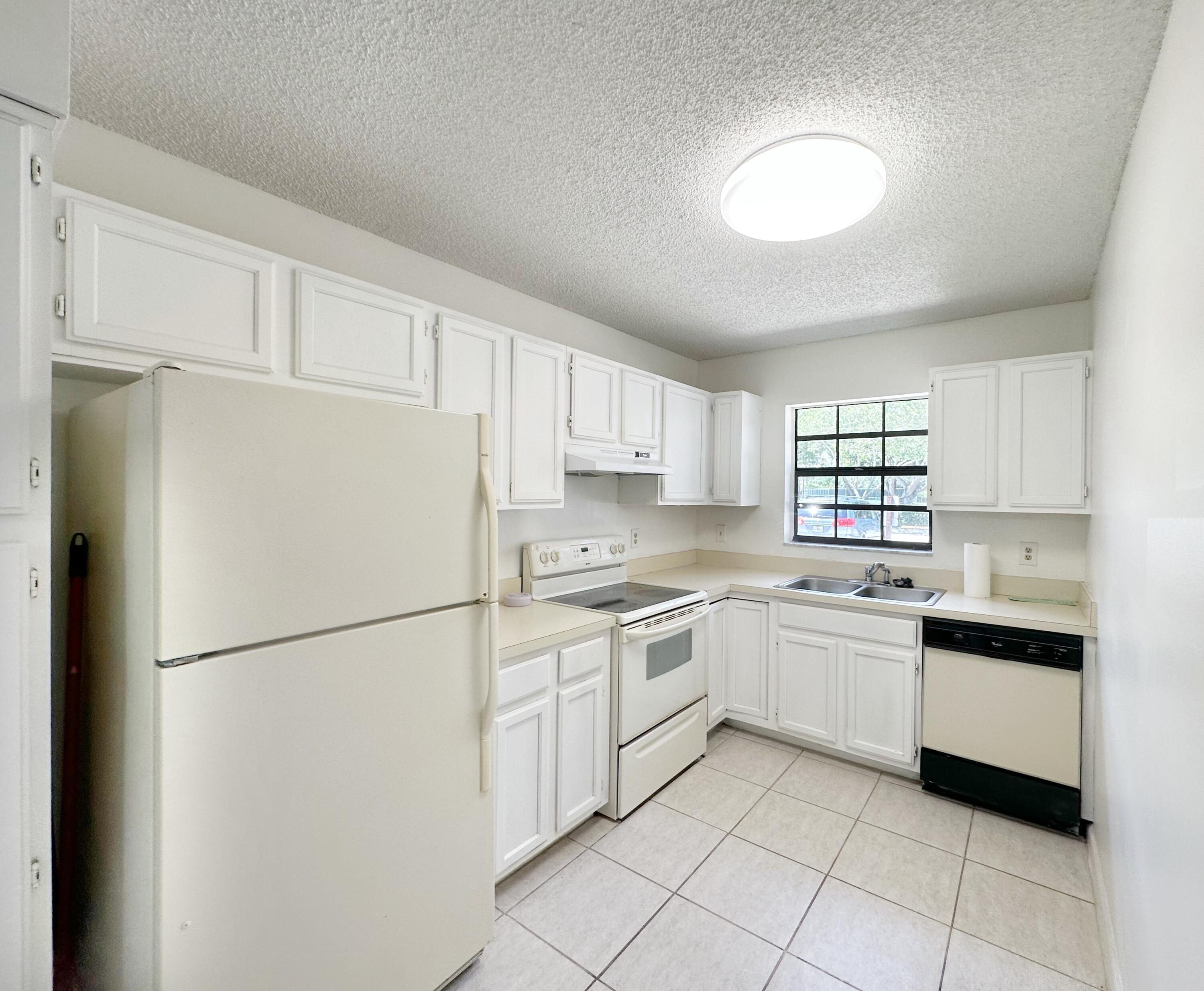 3000 Norwood Place, Unit N102 Boca Raton, FL 33431 - Photo 10 of 24 1E0F802C-46AC-4118-8629-BE0E4FA513DF