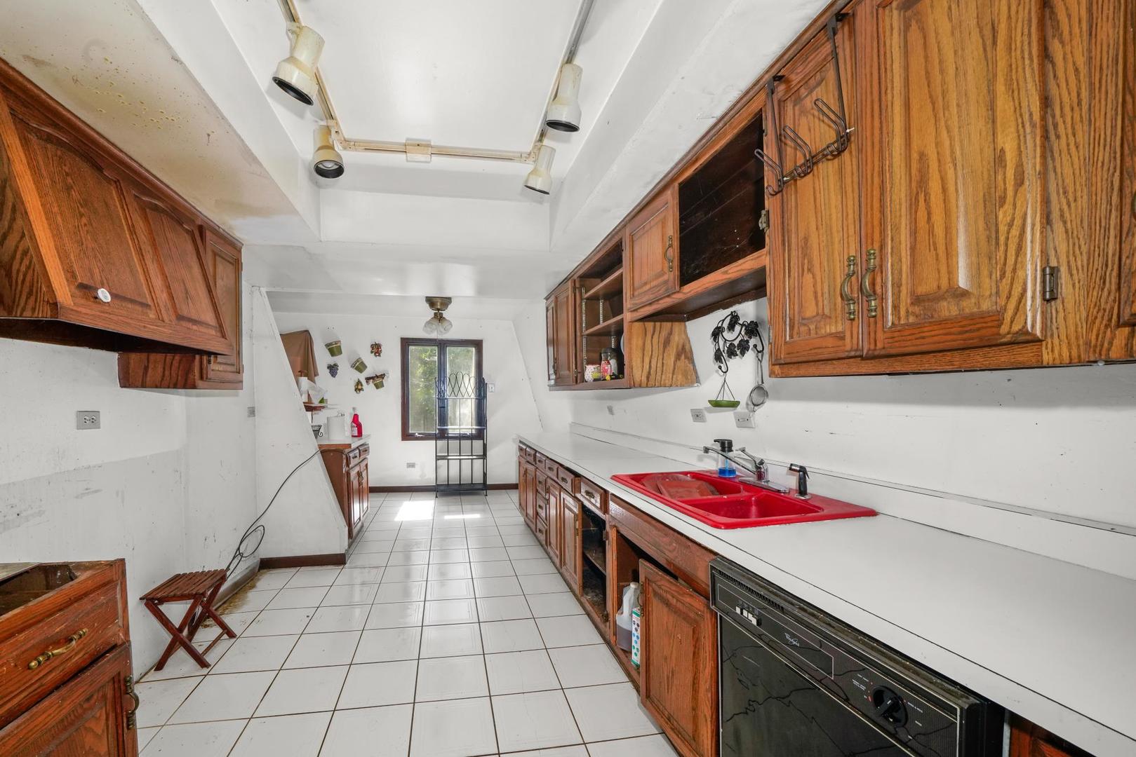 3917 Sunset Avenue Markham, IL 60428 - Photo 8 of 24