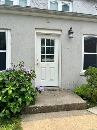 $3,550 | 6 East 2nd Street, Unit 1, Huntington Station, NY 11746
