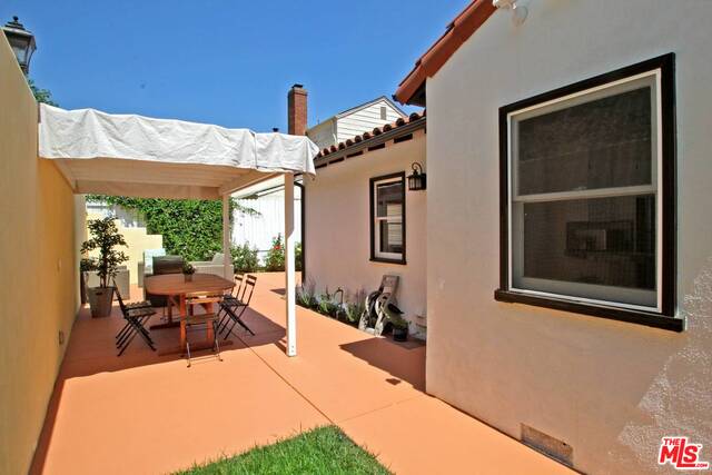 2427 Canyon Drive Los Angeles, CA 90068 - Photo 13 of 18