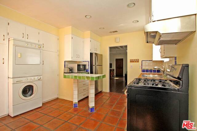 2427 Canyon Drive Los Angeles, CA 90068 - Photo 7 of 18