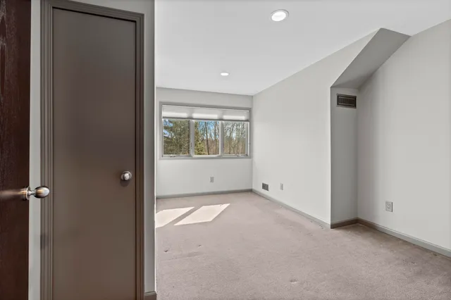 $949,900 | 5557 North Territorial Road, Ann Arbor, MI 48105