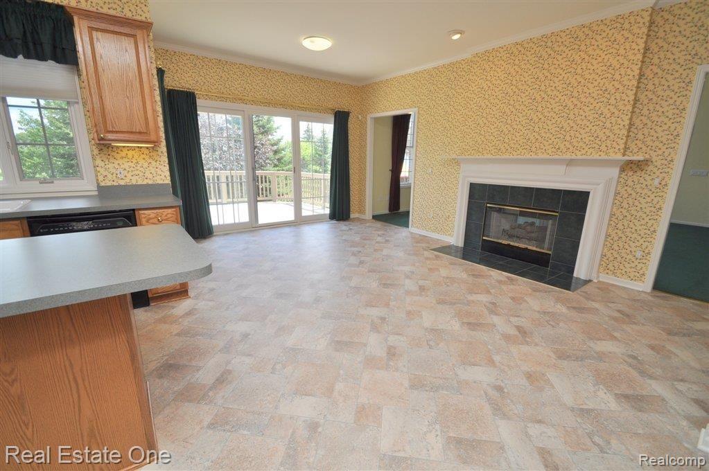 780 Loggers Circle Rochester, MI 48307 - Photo 20 of 61 Hearth Rm w/Gas FP