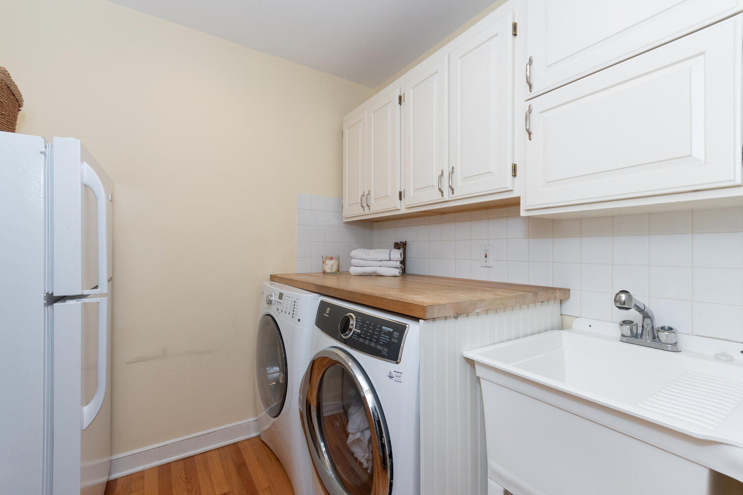 297 Brookside Road Darien, CT 06820 - Photo 28 of 63 a view of a kitchen with sink washer and dryer