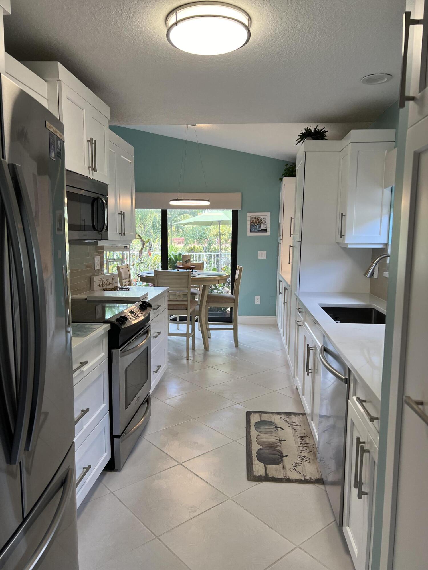 11288 Cloverleaf Circle Boca Raton, FL 33428 - Photo 7 of 55 Kitchen