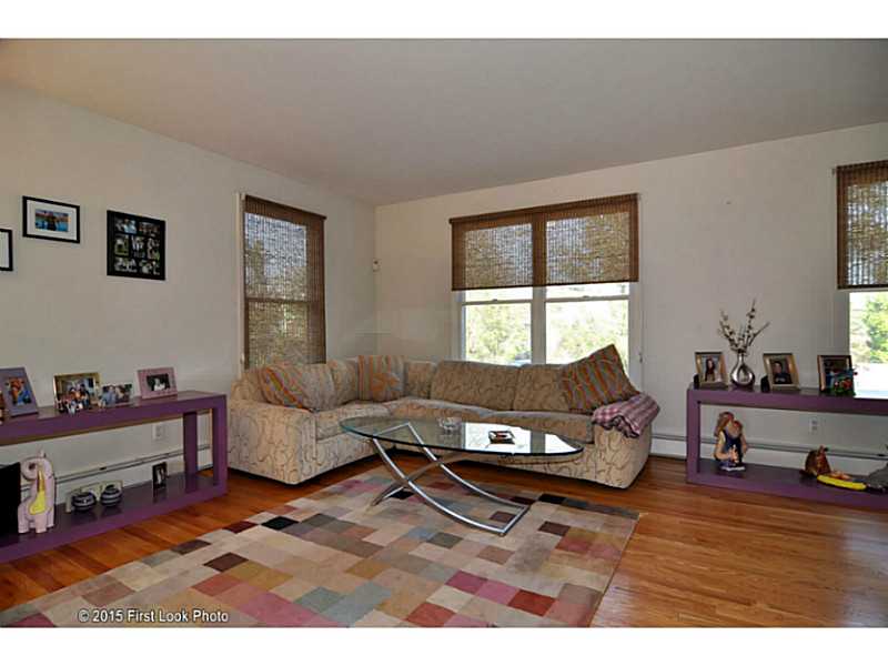 39 Newman Road Pawtucket, RI 02860 - Photo 5 of 25 Living Room.
