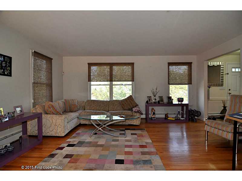 39 Newman Road Pawtucket, RI 02860 - Photo 6 of 25 Living Room.