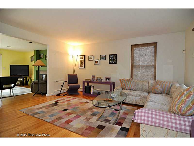 39 Newman Road Pawtucket, RI 02860 - Photo 8 of 25 Living Room.