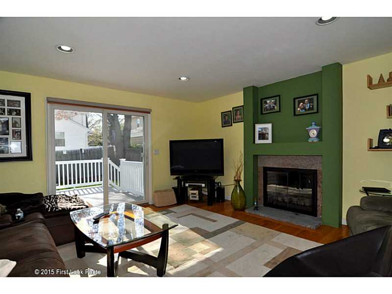 39 Newman Road Pawtucket, RI 02860 - Photo 9 of 25 Living Room.