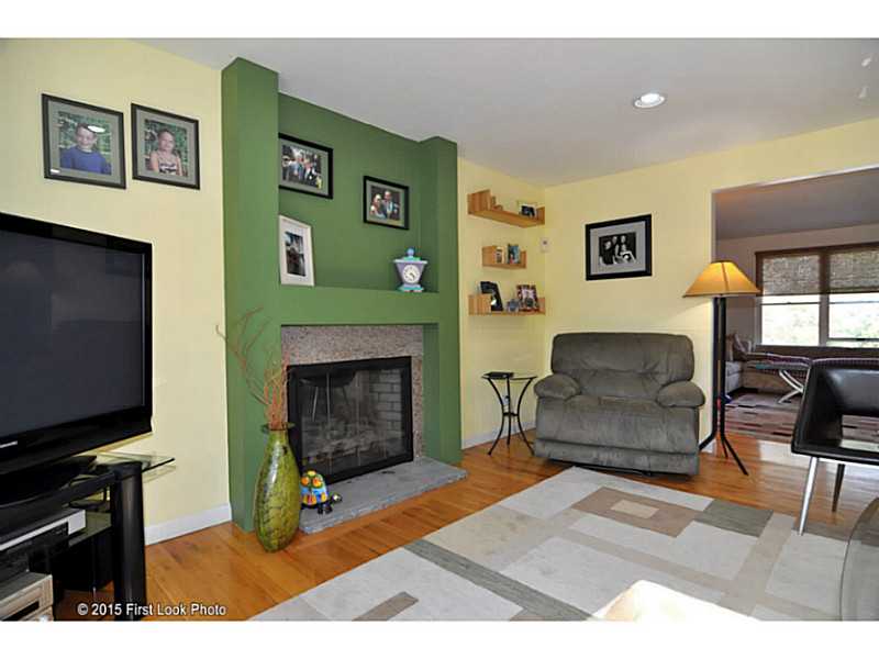 39 Newman Road Pawtucket, RI 02860 - Photo 10 of 25 Living Room.