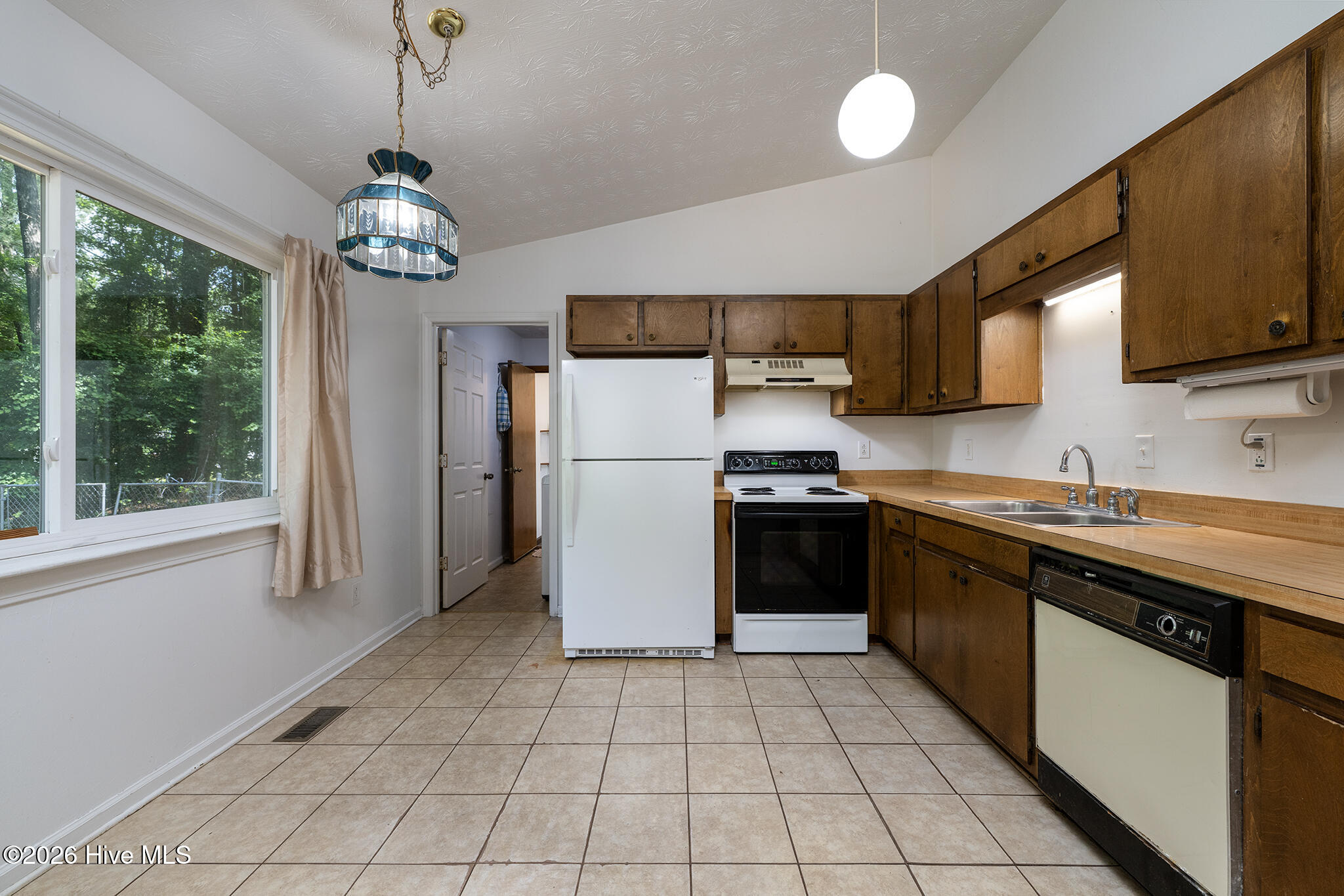 2013 Ridge Road New Bern, NC 28560 - Photo 13 of 42 Kitchen with Tile Flooring