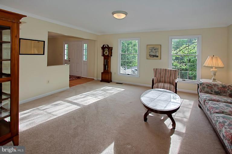 7420 Brian Run Court Springfield, VA 22153 - Photo 16 of 30 Living Room