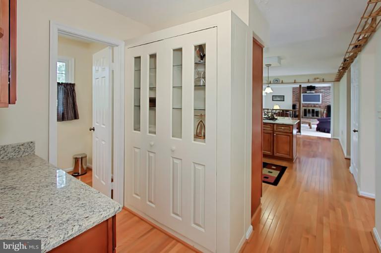 7420 Brian Run Court Springfield, VA 22153 - Photo 9 of 30 Pantry
