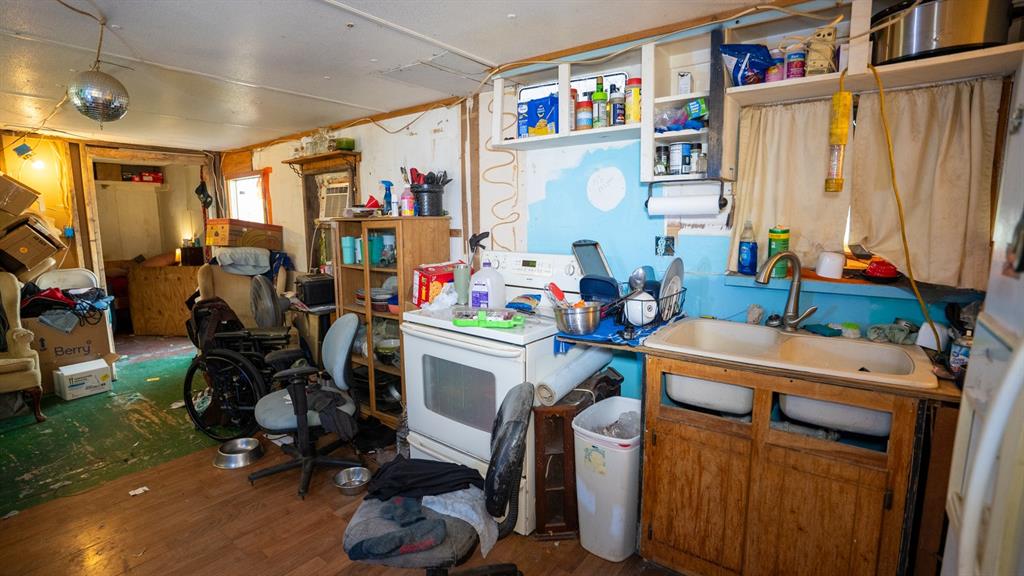 7000 County Road 131B Terrell, TX 75161 - Photo 13 of 24 a room with musical instruments
