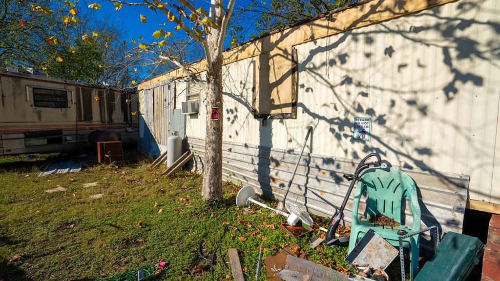 7000 County Road 131B Terrell, TX 75161 - Photo 17 of 24 a backyard of a house with lots of green space