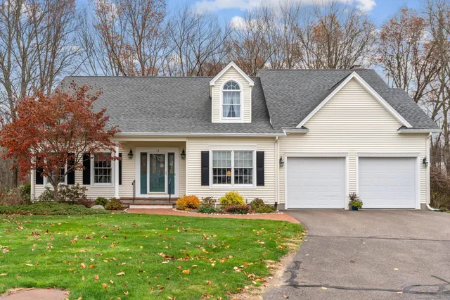 $678,500 | 18 Daniel Circle, Unit 18, Suffield, CT 06078