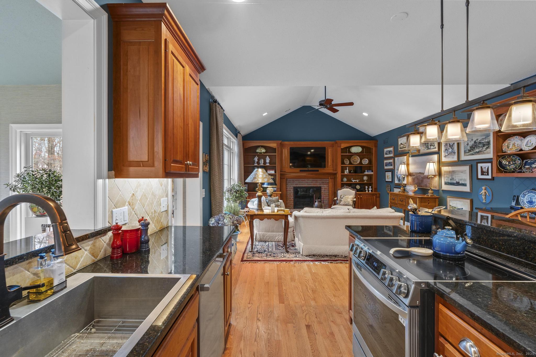 18 Daniel Circle, Unit 18 Suffield, CT 06078 - Photo 11 of 38