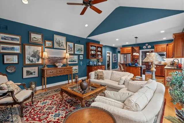 $678,500 | 18 Daniel Circle, Unit 18, Suffield, CT 06078