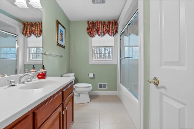 $678,500 | 18 Daniel Circle, Unit 18, Suffield, CT 06078