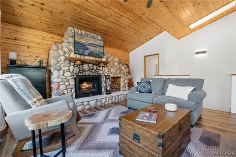 $679,000 | 43888 Yosemite Drive, Big Bear Lake, CA 92315