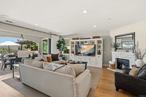 $2,349,000 | 15864 Via Montenero, San Diego, CA 92127