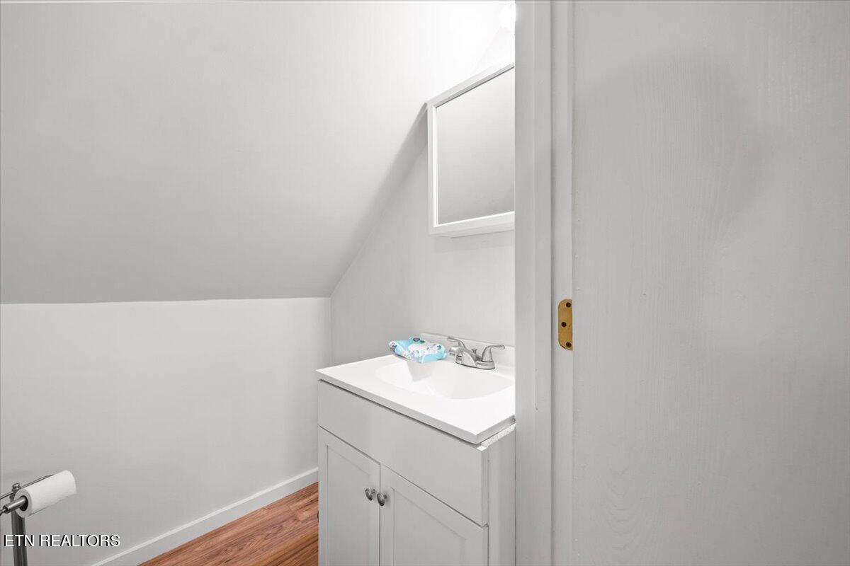 186 Indian Creek Road Jacksboro, TN 37757 - Photo 28 of 38 Bathroom